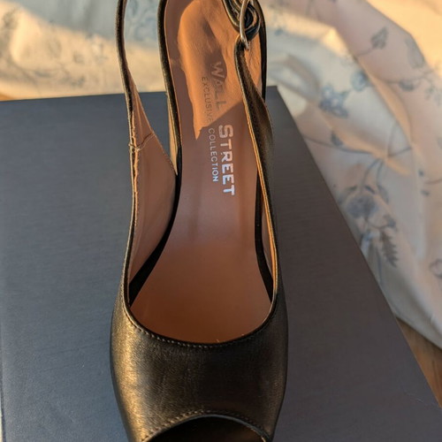Wall Street black slingback peep-toe platform sandals like new, size 36