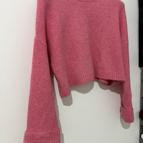 Bershka women's pink sweater used, size S