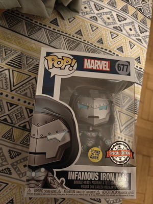 Funko Pop! Infamous Iron Man 677 Special Edition με φωτισμό στο σκοτάδι