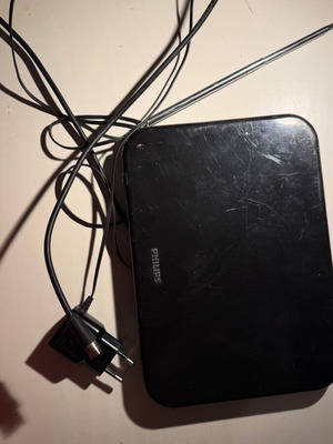 Philips indoor TV antenna used with telescopic antenna and power supply
