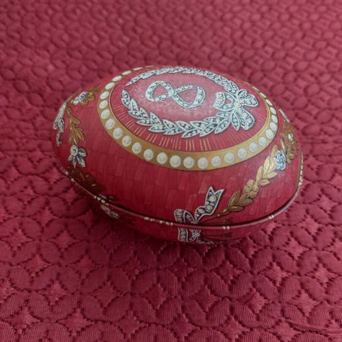 Vintage Metal Easter Egg Storage Box like new
