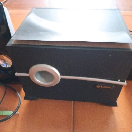 Labtec 2.1 speakers like new, surround