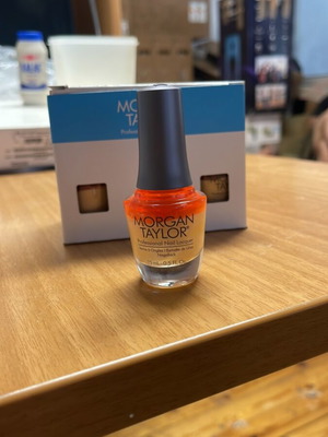 Morgan Taylor Beach Babe Professional Nail Lacquer 15ml new, soft peach shimmer