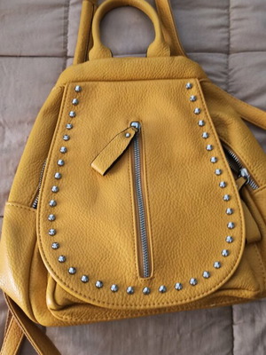 Backpack like new, yellow color