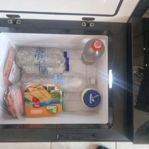 Portable fridge 12/24/220V compressor, like new, 25L capacity