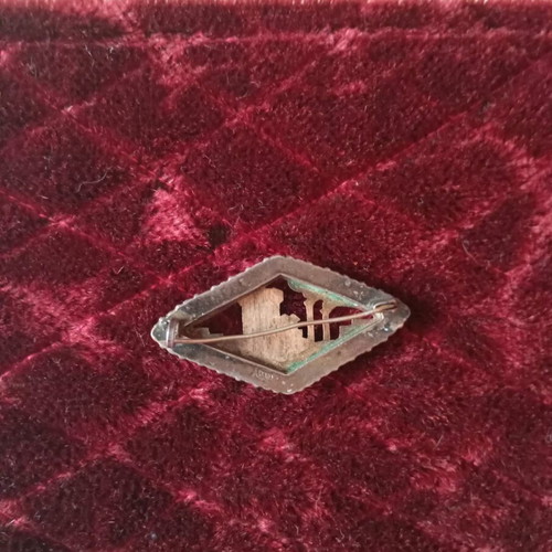 Vintage pin like new, silver with gold