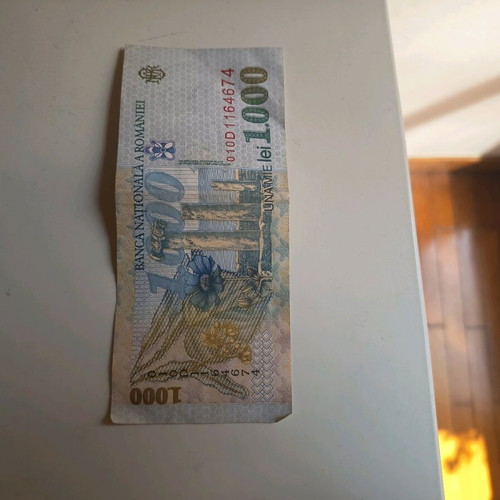 Rare collectible Romanian 1000 lei banknote like new from 1998
