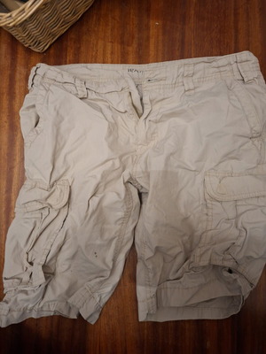 Cargo shorts Texter beige size 38 used, missing button