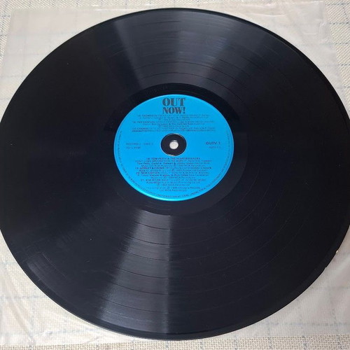 28 Hot Hits Out Now 2XLP used, pop
