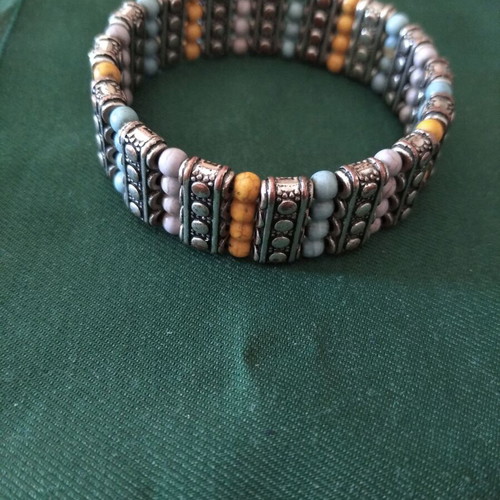 Metal bracelet like new with colored beads elastic