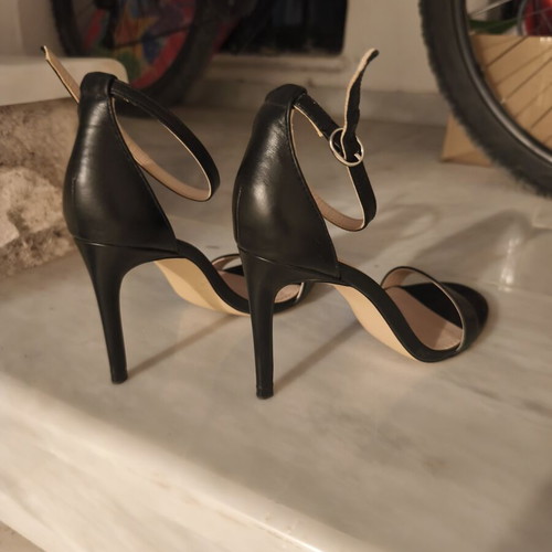 Zara Basic Black Leather Heels with Ankle Strap size 39 like new
