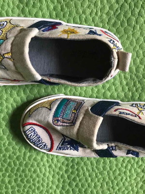 Παπούτσια slip-on Zara σαν καινούργια, αγορίστικα νούμερο 23, πολύχρωμα