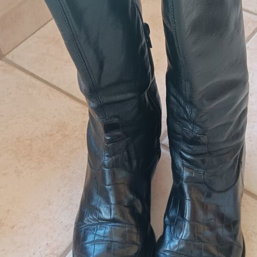 Leather riding boots size 40 like new, black