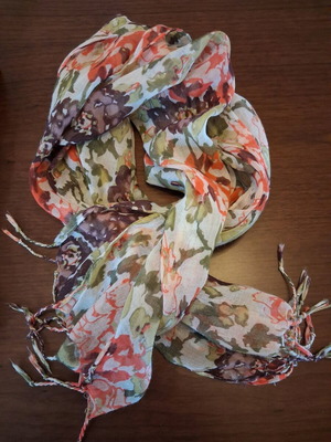 Scarf like new, lightweight floral pattern with fringes