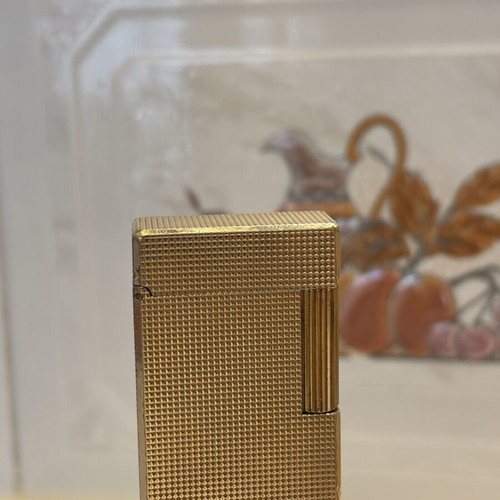 St Dupont lighter like new with elegant design