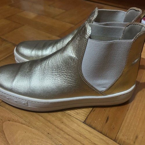 Women's spring ankle boots like new, gold color