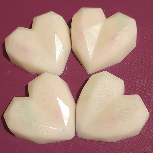 Wax melts handmade set of 4, 3D geometric heart with gardenia and rose scent