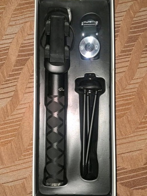 Selfiestick new with tripod and Bluetooth