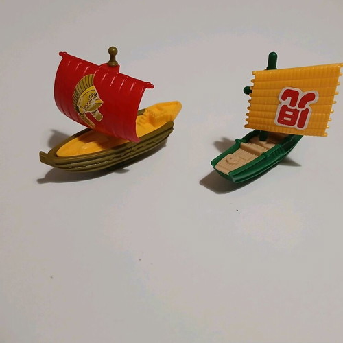 Kinder 90s ancient ships like new, pack of two