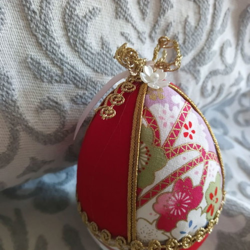 Large Easter egg 14cm like new with red and printed fabrics