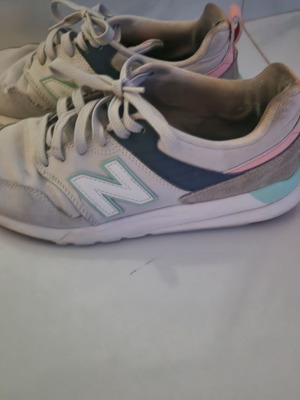 New Balance athletic shoes unisex used, size 41, white and grey