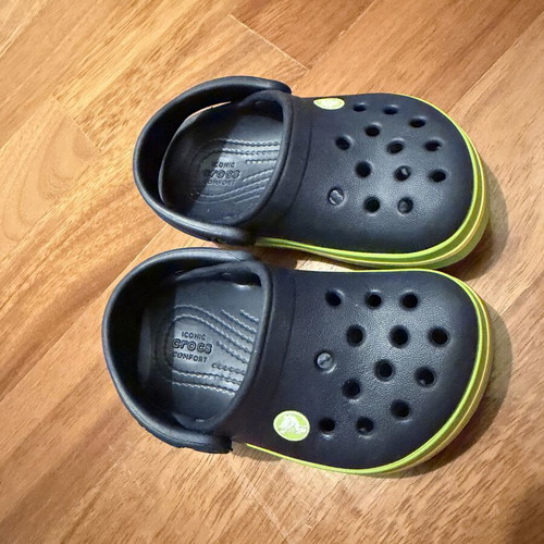 Crocs clogs dark blue with lime details, size C5