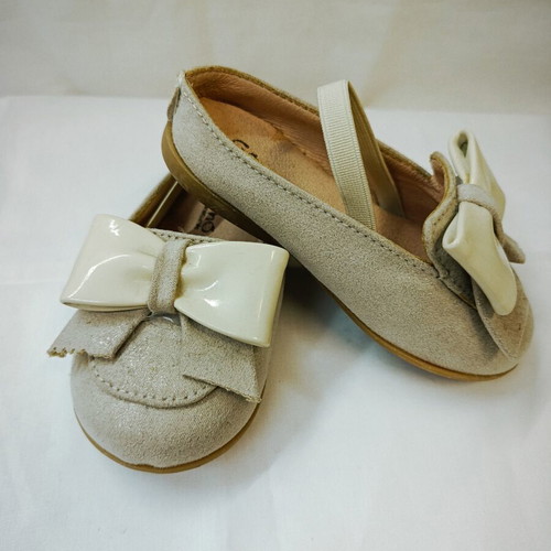 Gorgino children's mule in beige iridescent suede with patent bow
