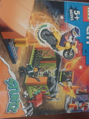 Lego City Stuntz set, with instructions