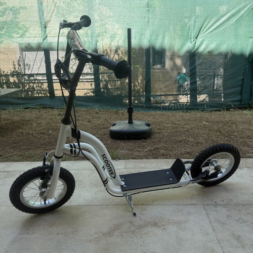 Scooter like new, used once