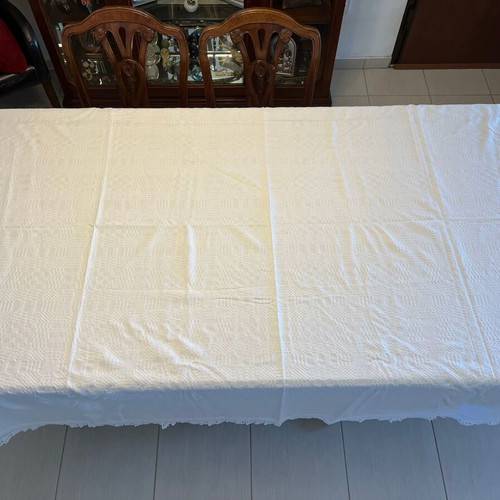 Tablecloth used 210x176cm