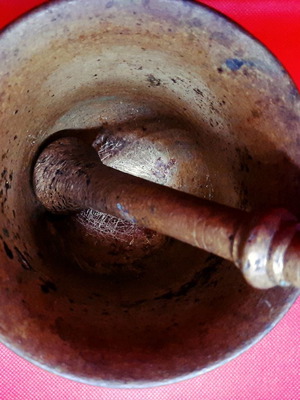 Brass hammered pestle 12 cm