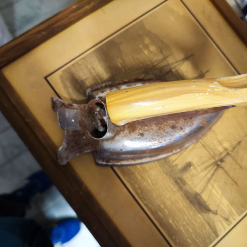 Electric iron interwar period used