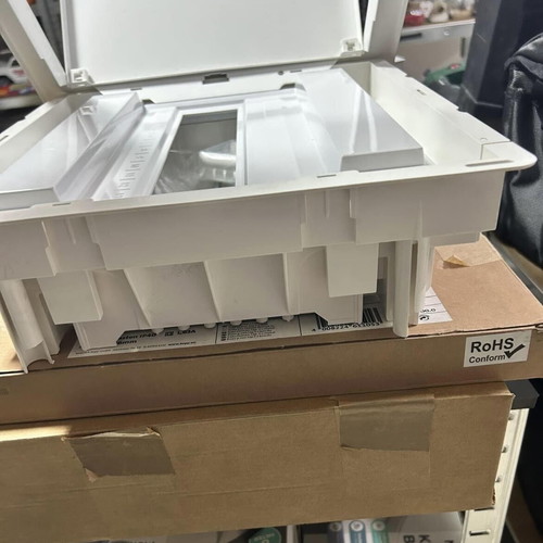 Metal distribution box for concealed installation