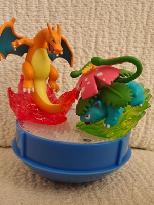 Bandai Capsule Toy Pokémon Battle Collection φωτιζόμενη φιγούρα Charizard και Venusaur καινούργια