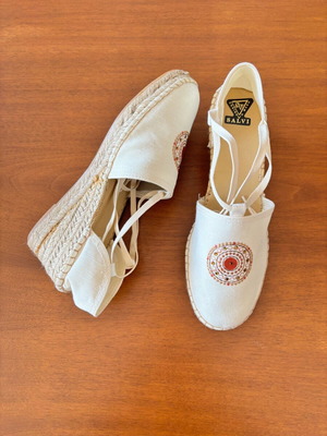 Salvi handmade espadrilles with mandala embroidery, ecru, size 39, like new