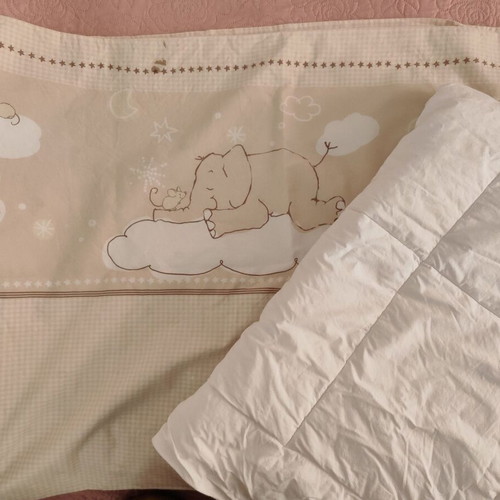 Kentia baby crib set used with quilt and 2 Nef-Nef sheet sets