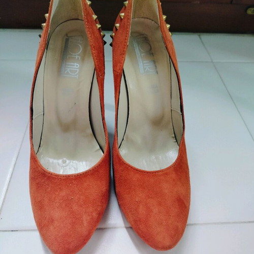 Vera Pelle suede pumps tan with studs size 38 like new