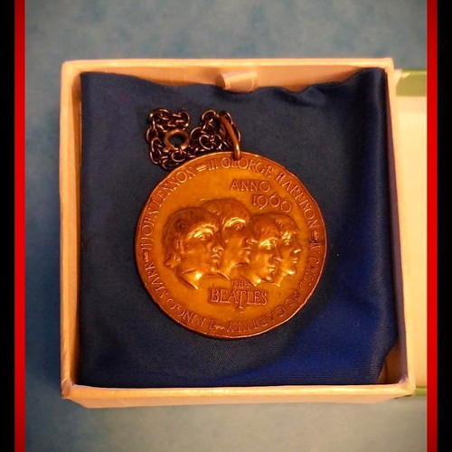 Bronze pendant The Beatles 1966 like new, collectible