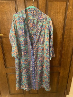 Kafrani satin medium new with trois quart sleeve