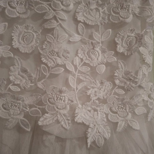 Mayoral white dress with 3D floral designs and tulle, like new, 10 years