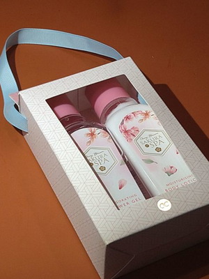 Σετ μπάνιου με shower gel και body lotion σε συσκευασία δώρου