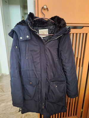 Stradivarius women's jacket like new with fur hood size M