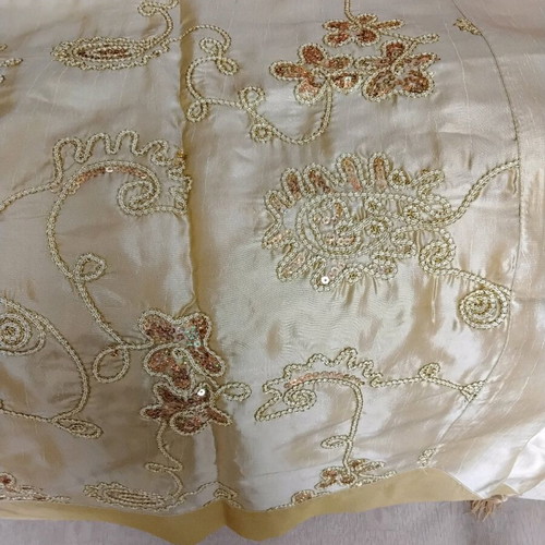 Turkish table linens like new, set of 2, hand embroidered