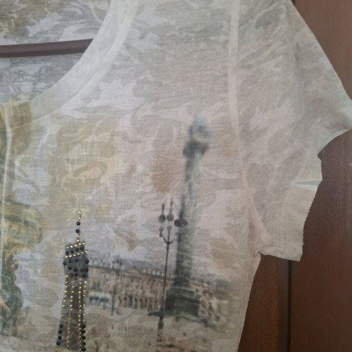 YSATIS short-sleeve blouse like new with Paris design and beads S/M