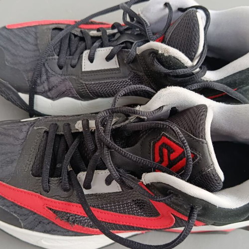 Nike Giannis Immortality 3 DZ7533-004 athletic shoes size 44 black red