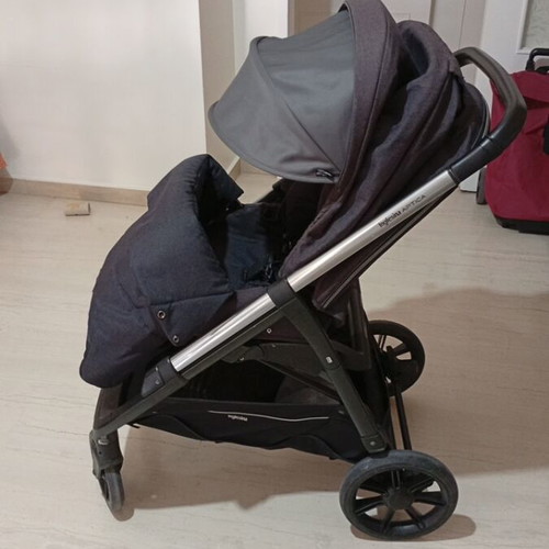 Inglesina Aptica stroller like new with footmuff and rain cover