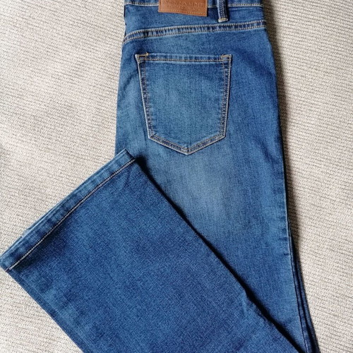 Incity women's bootcut jeans W30 like new, blue