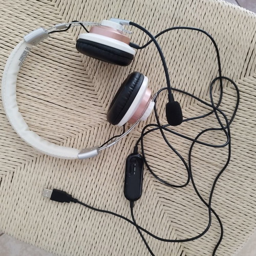 Headphones with microphone like new, wired