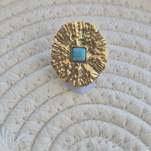 Turquoise Glow Ring new with adjustable size and hammered gold texture