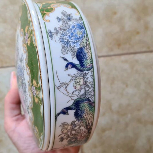 Round storage box new condition